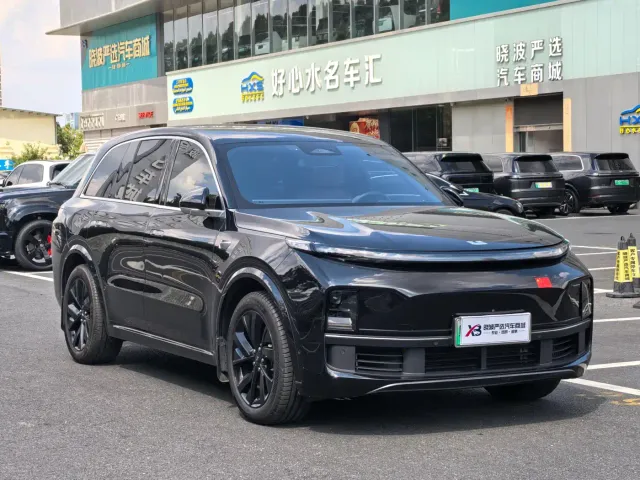Li Auto L8 — Фото автомобиля 3