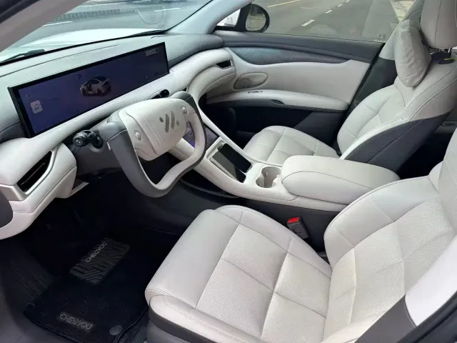 IM Motors LS6 — Фото автомобиля 11
