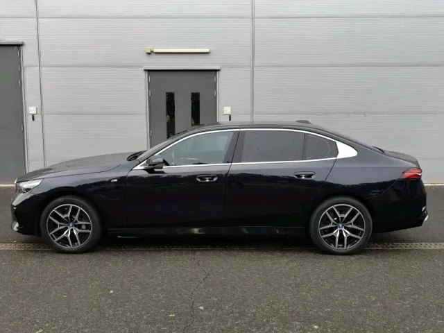 BMW i5 — Фото автомобиля 4