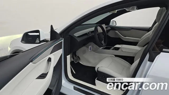 Tesla Model Y — Фото автомобиля 15