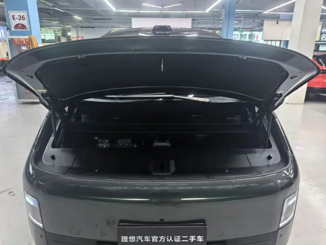 Li Auto MEGA — Фото автомобиля 5