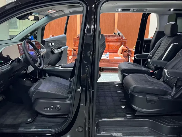 Maxus G90 — Фото автомобиля 12