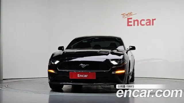 Ford Mustang — Фото автомобиля 3