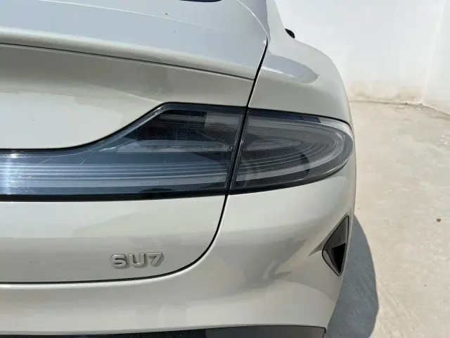 Xiaomi SU7 — Фото автомобиля 15