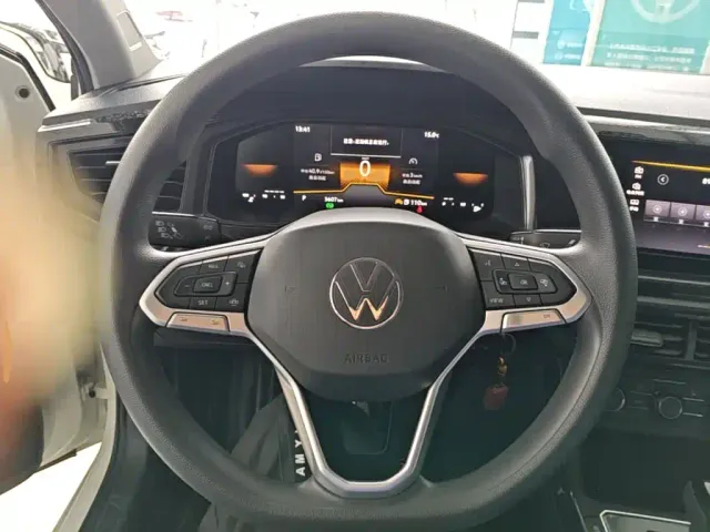 Volkswagen Lavida — Фото автомобиля 10