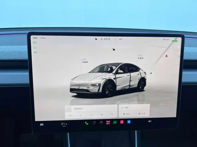 Tesla Model Y — Фото автомобиля 22