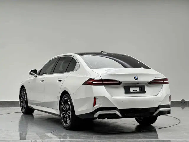 BMW 5 Series — Фото автомобиля 6
