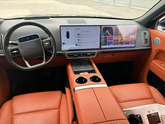 Li Auto L9 — Фото автомобиля 7