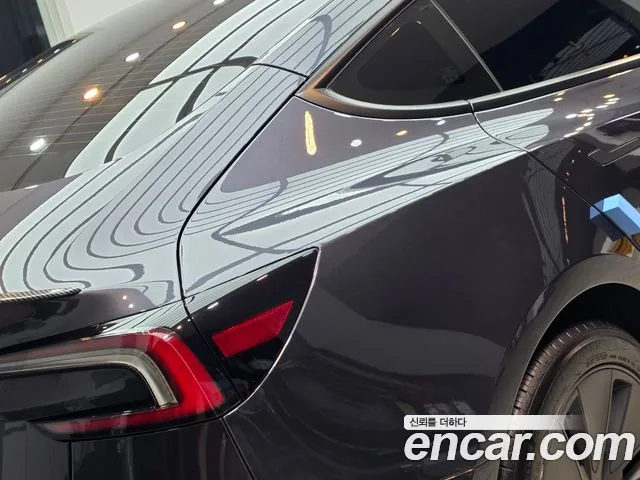 Tesla Model 3 — Фото автомобиля 3