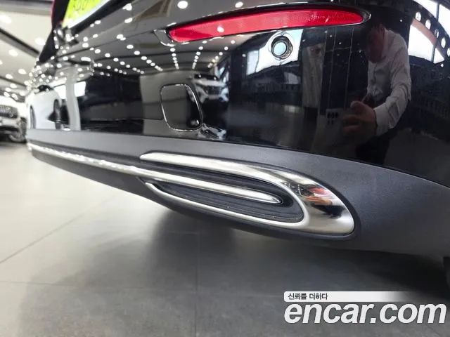 Mercedes-Benz E-Class — Фото автомобиля 11