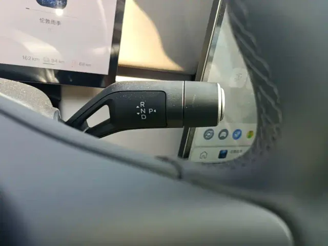 Volvo XC70 Plug-in Hybrid — Фото автомобиля 13
