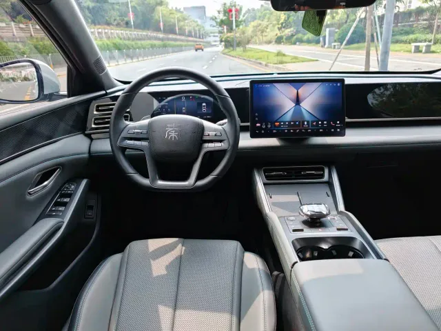 BYD Qin L — Фото автомобиля 11