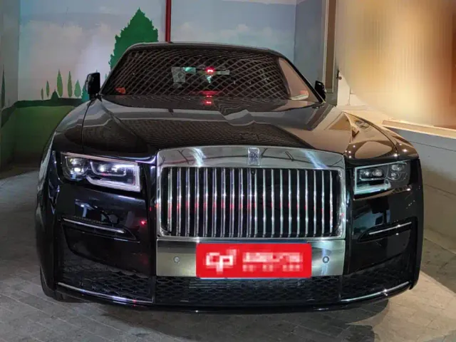 Rolls-Royce Ghost — Фото автомобиля 4