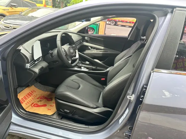 Hyundai Elantra — Фото автомобиля 4