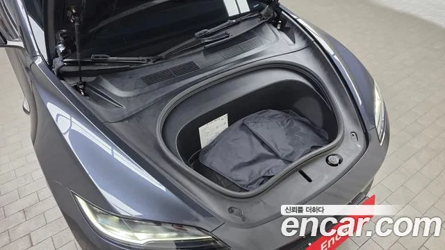 Tesla Model 3 — Фото автомобиля 9