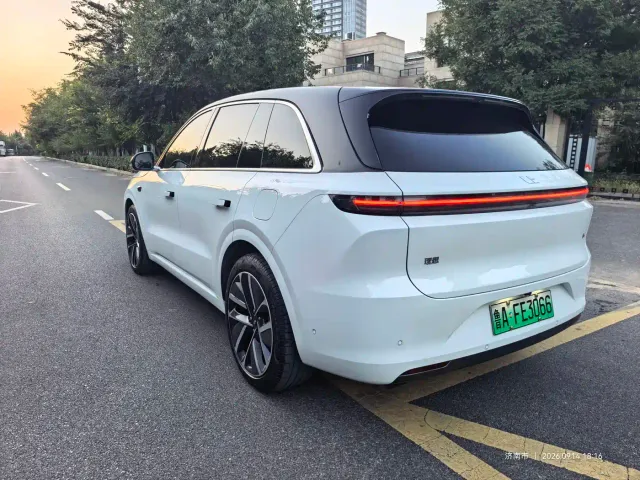 Li Auto L6 — Фото автомобиля 6
