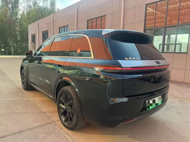 Li Auto L8 — Фото автомобиля 8