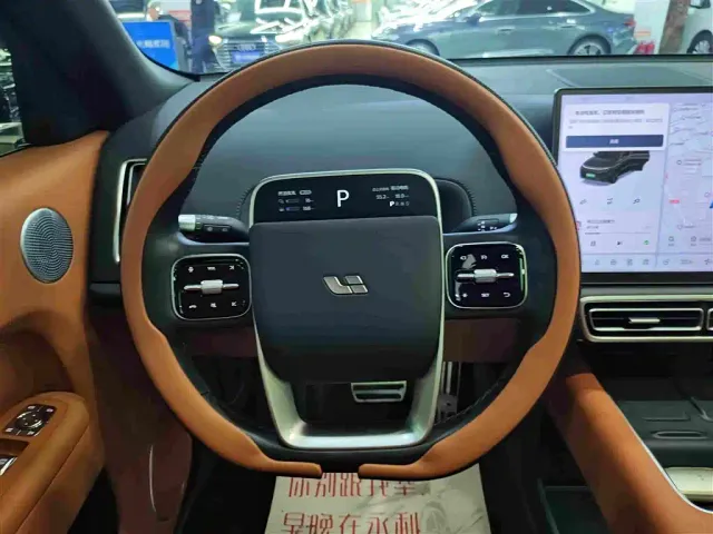 Li Auto L8 — Фото автомобиля 8