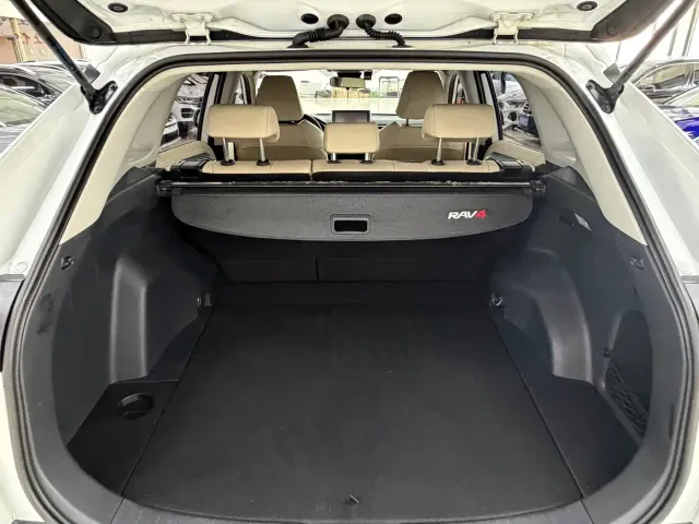 Toyota RAV4 — Фото автомобиля 15