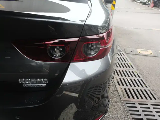 Mazda Axela — Фото автомобиля 23