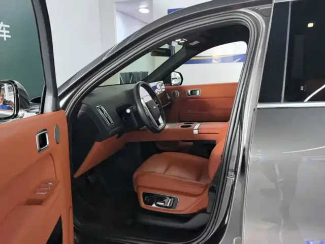 Li Auto L8 — Фото автомобиля 9