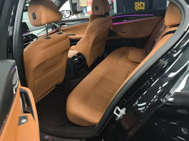 BMW 5 Series — Фото автомобиля 11