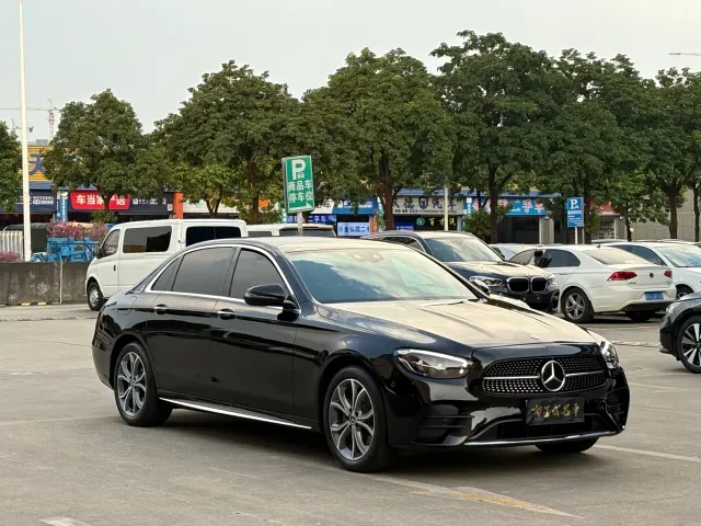 Mercedes-Benz E-Class — Фото автомобиля 3