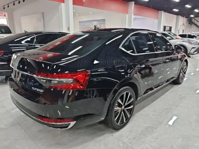 Skoda Superb — Фото автомобиля 6