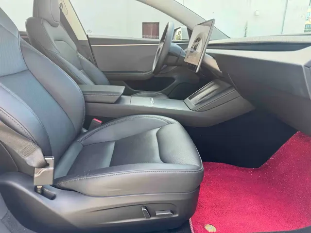 Tesla Model 3 — Фото автомобиля 7
