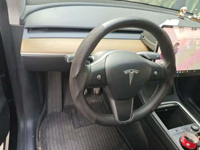 Tesla Model Y — Фото автомобиля 12