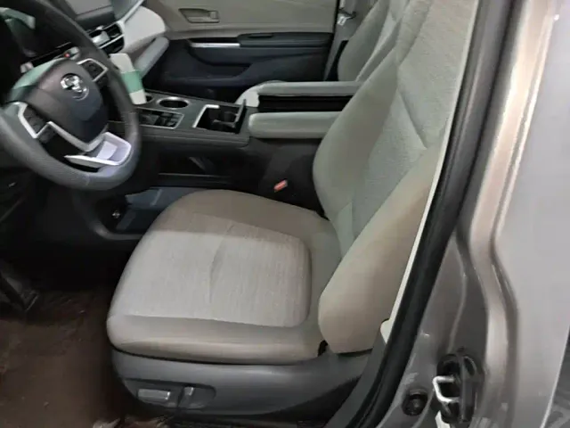 Toyota Sienna — Фото автомобиля 14
