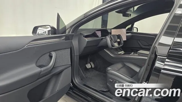 Tesla Model X — Фото автомобиля 15