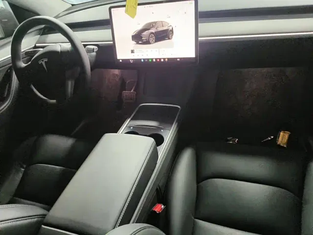 Tesla Model Y — Фото автомобиля 12