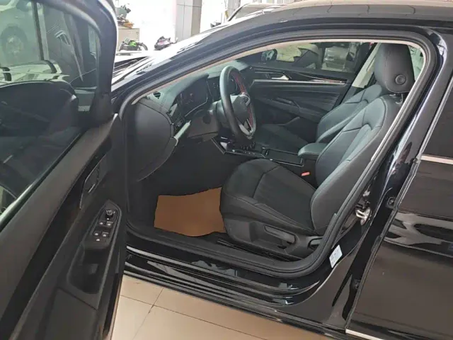 Volkswagen Passat — Фото автомобиля 15