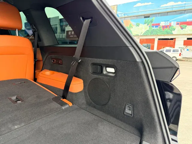 Li Auto L8 — Фото автомобиля 27
