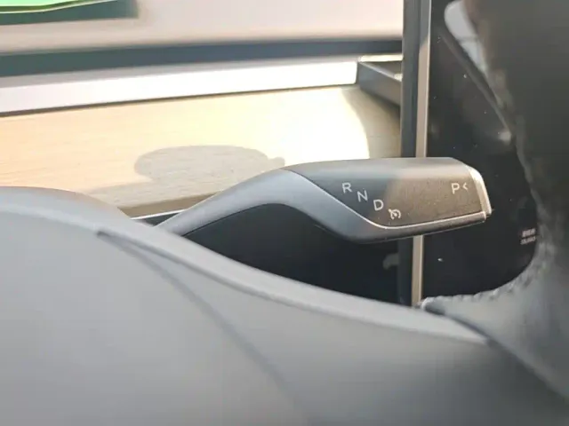 Tesla Model Y — Фото автомобиля 13
