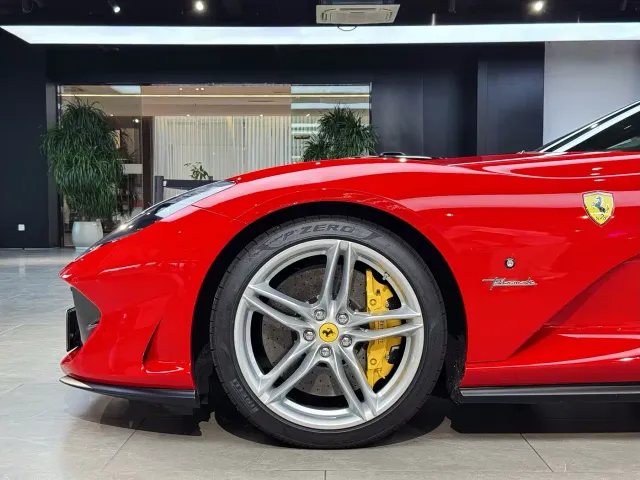 Ferrari 812 — Фото автомобиля 9
