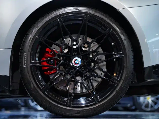 BMW M4 — Фото автомобиля 3