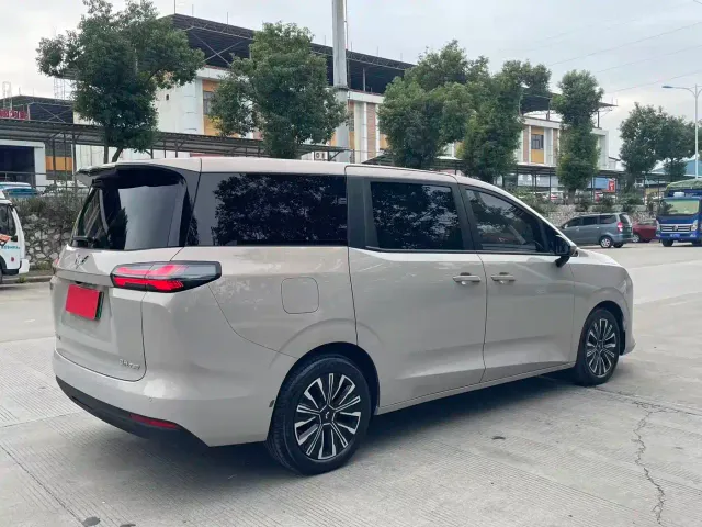 Wuling Starlight 730 — Фото автомобиля 9