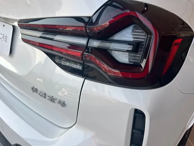 BMW iX3 — Фото автомобиля 7