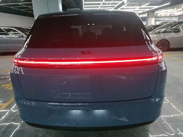 Li Auto L7 — Фото автомобиля 5