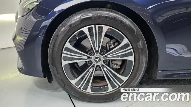 Mercedes-Benz E-Class — Фото автомобиля 5