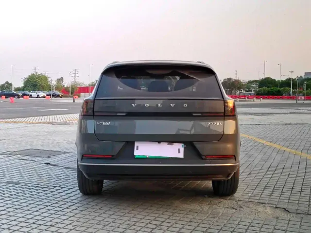 Volvo XC70 Plug-in Hybrid — Фото автомобиля 3