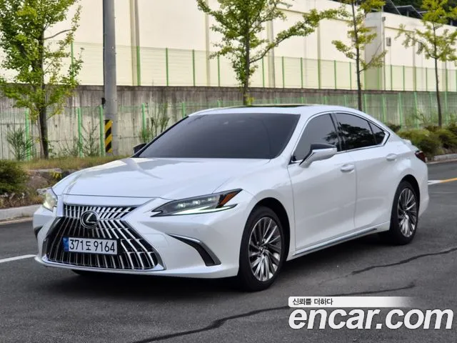 Фотография автомобиля — Lexus ES Generation 7