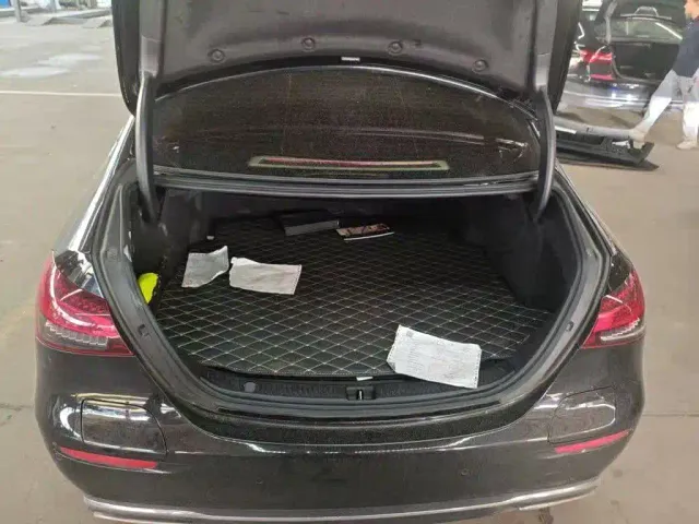 Mercedes-Benz E-Class — Фото автомобиля 3