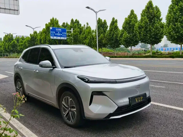 Geely Galaxy Starship 7 EM-i — Фото автомобиля 3