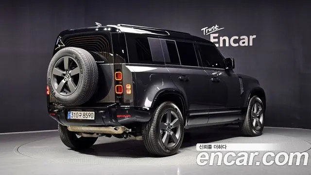 Land Rover Defender Defender (L663) 110 P300 X-Dynamic SE — Фото автомобиля 2