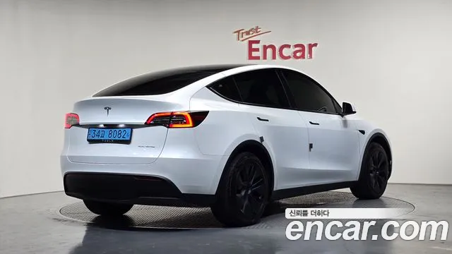 Фотография автомобиля — Tesla Model Y