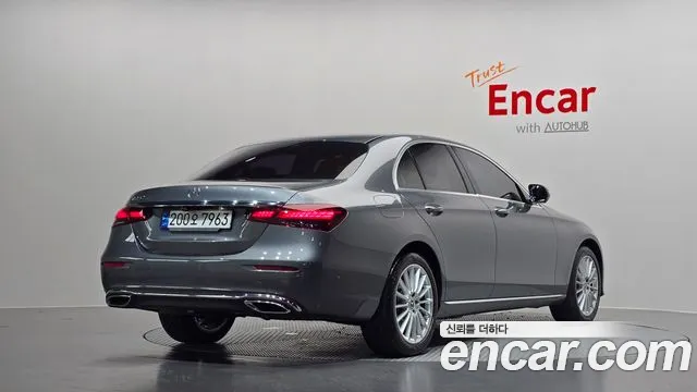 Mercedes-Benz E-Class — Фото автомобиля 2