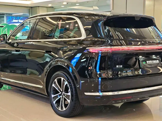 Aito M7 — Фото автомобиля 19